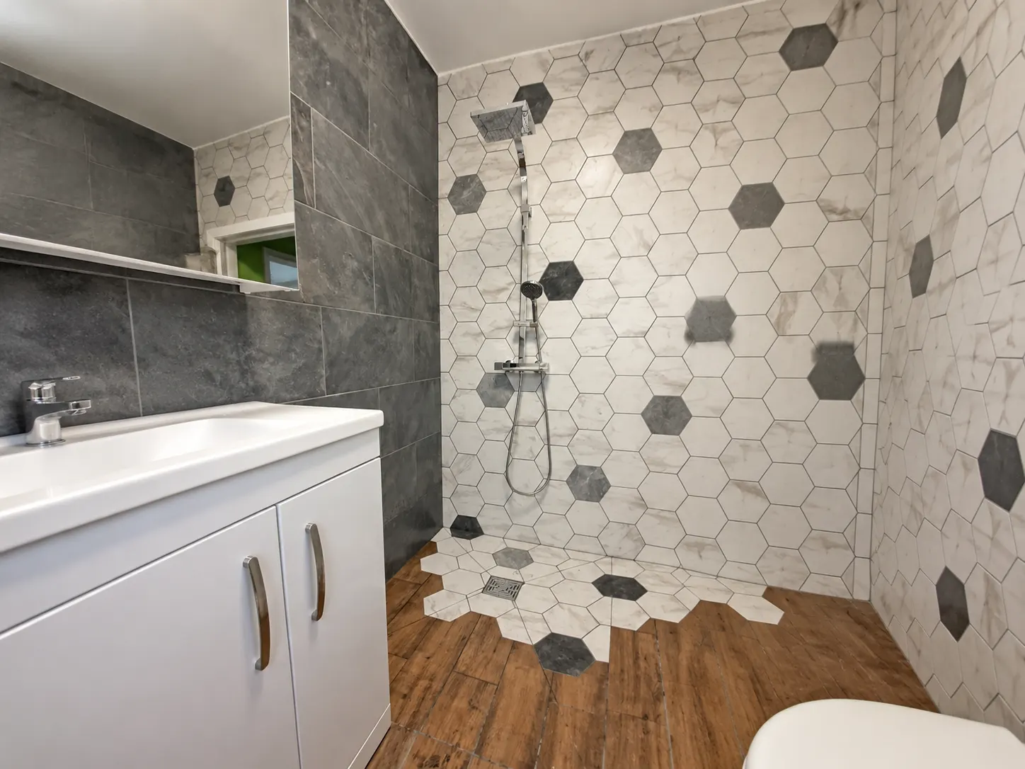 Large format wall tiling in an Edinburgh bathroom